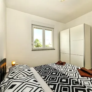 Apartment Una Pola